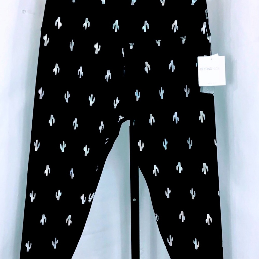 Beyond Yoga metallic cactus print  leggings